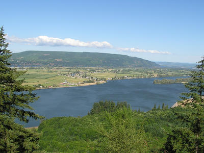 Columbia River and Mt St. Helens